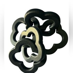 Pier 1 Matte Black Wood Rustic Clover Interlocking Chain Decor